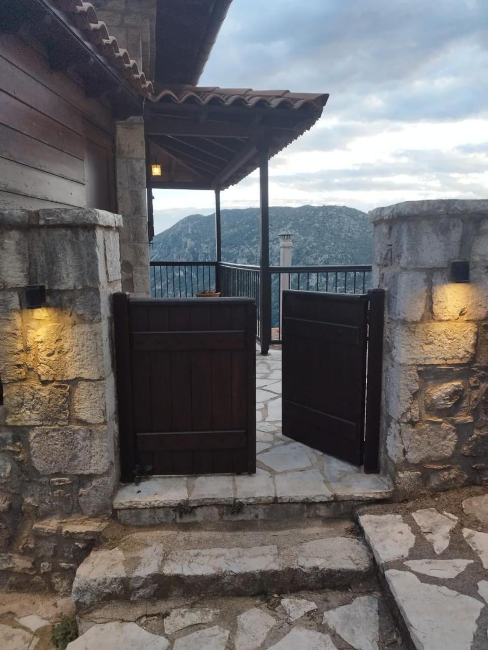 Lousiou Nymphes Escape Suites ディミツァナ エクステリア 写真
